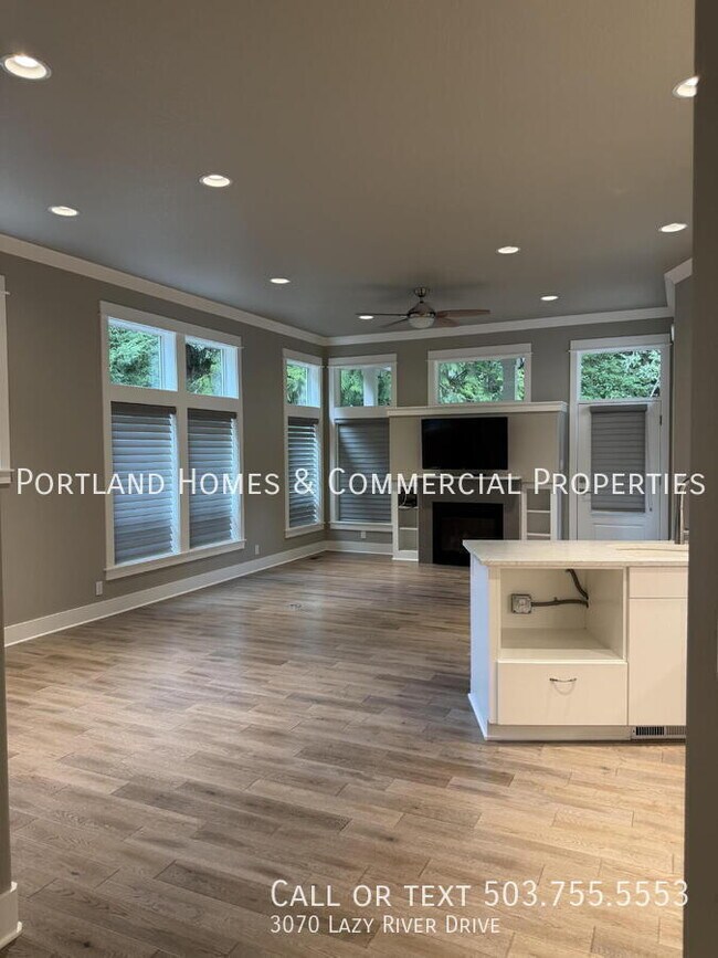 Building Photo - 3070 Lazy River Dr