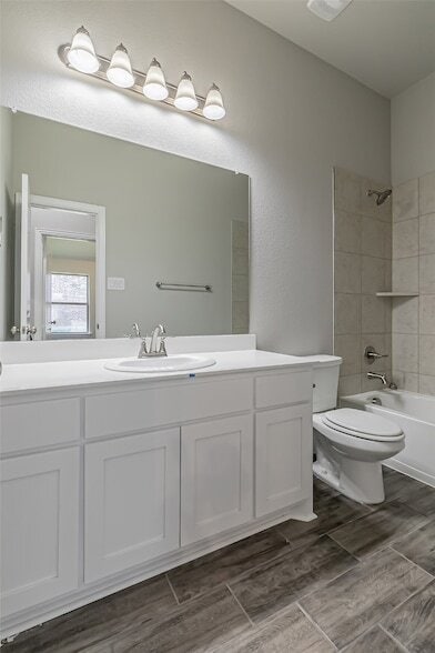 Building Photo - 422 Oleander Dr