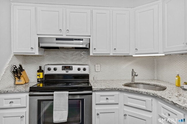 Building Photo - 22 Radio Pl