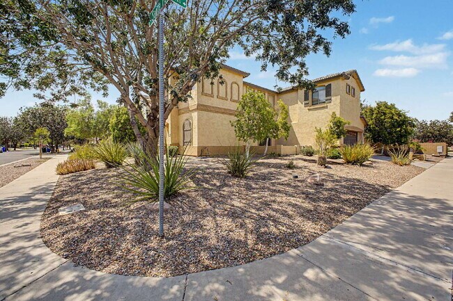 Building Photo - LIVE THE POWER RANCH LIFESTYLE — INTERNET & LANDSCAPING INCLUDED!
