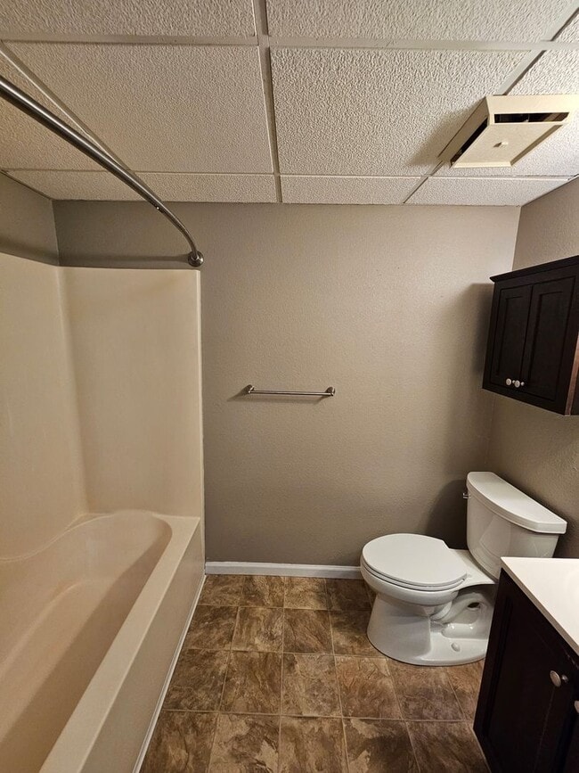 Building Photo - 3 bed, 2 bath Duplex, South Columbia