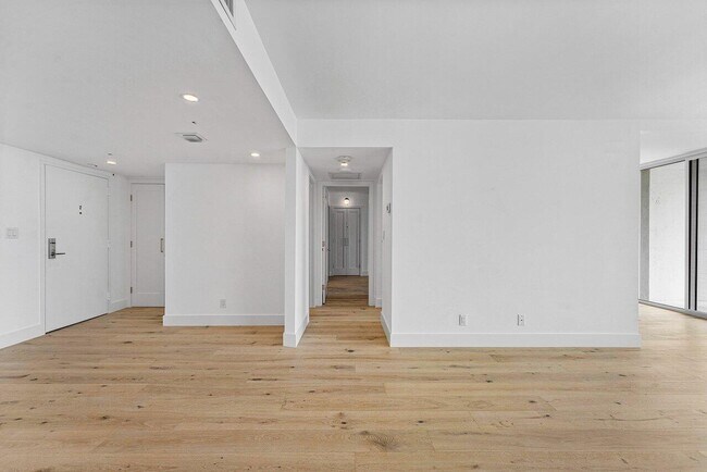 Building Photo - 1701 S Flagler Dr