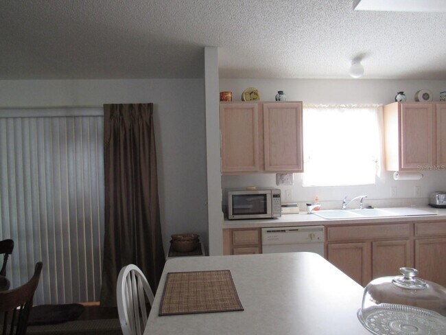 Building Photo - 779 Evelyn Dr