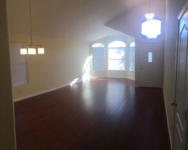 Building Photo - 3-bedroom remodeled in East Mesa