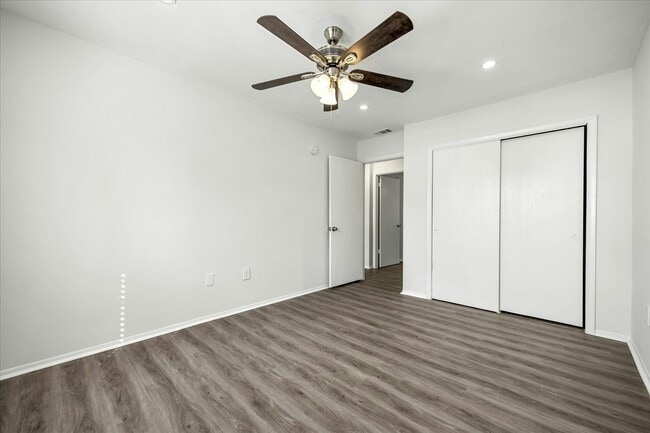 Building Photo - 217 Debora Ct