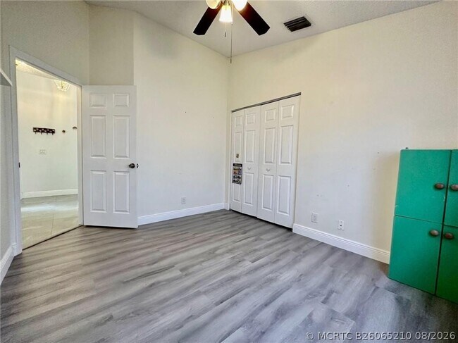 Building Photo - 2710 Bogota Ave
