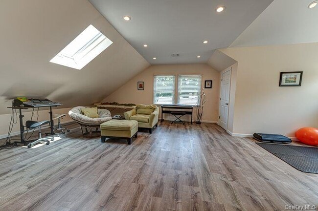 Building Photo - 414 2nd Ave W