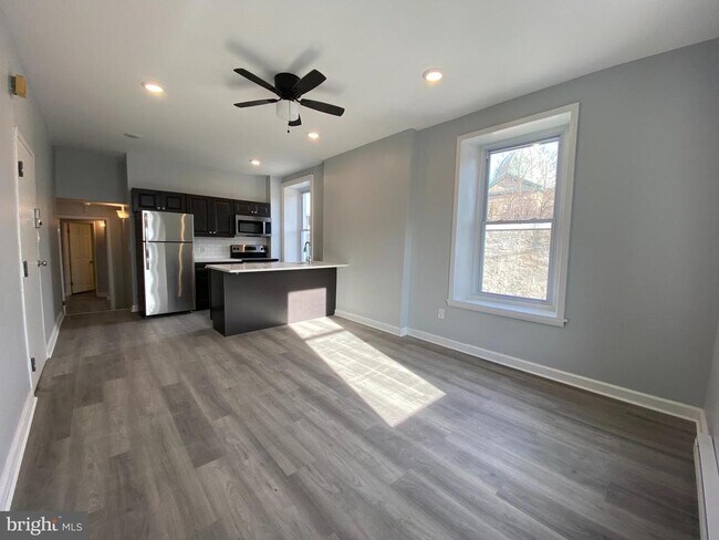 Building Photo - 21 E Price St