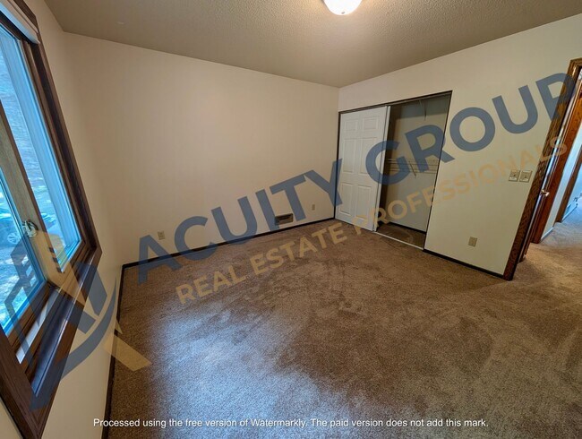 Building Photo - Elm Creek Park adjacent Large 2+BR House For Rent