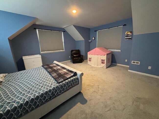 Building Photo - 708 Alban Aly