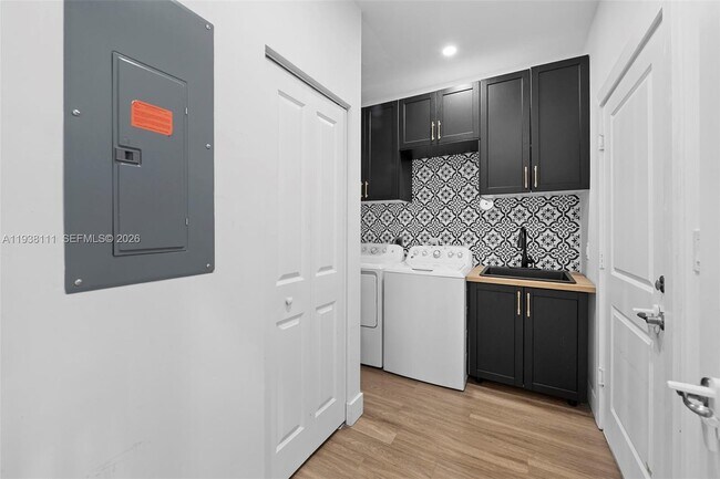 Building Photo - 821 SW 14th St