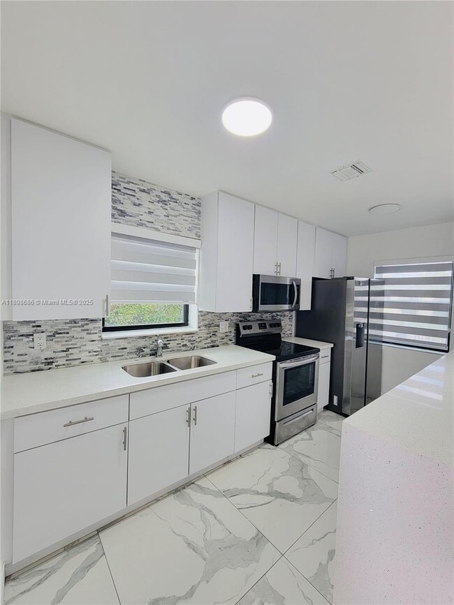 Building Photo - 8210 SW 29th St