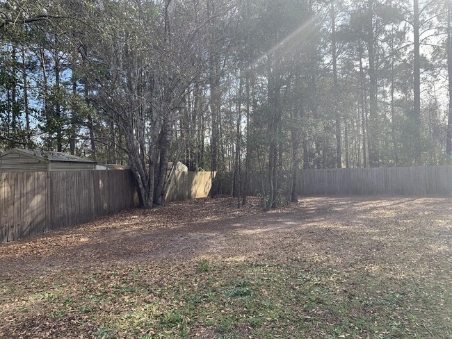 Building Photo - 805 Hidden Hollow Cir