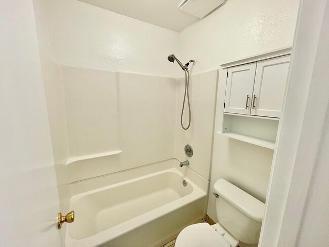 Building Photo - Spacious 3BR/2BA Potrero Hill Townhouse Ho...