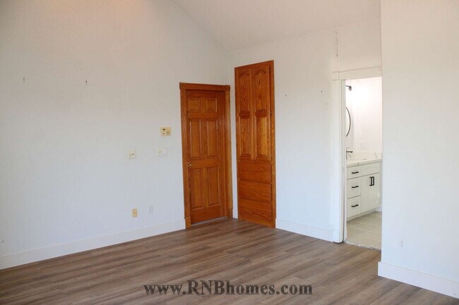 Building Photo - 677 Hoppe Ln