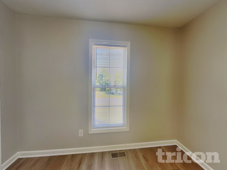 Building Photo - 1203 Delham Rd