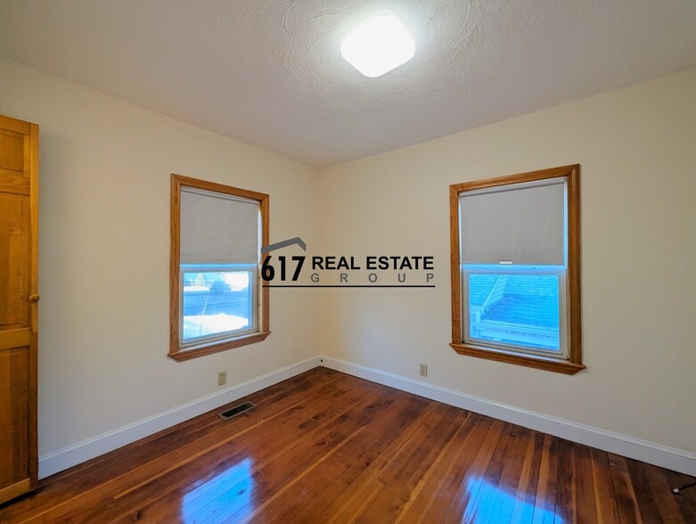 Building Photo - 5 Rifle Ct