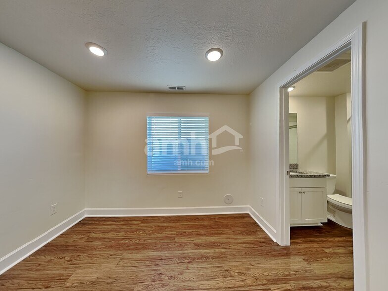 Building Photo - 4449 N Morgan Way