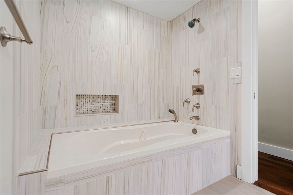 Building Photo - 132 Boylston St