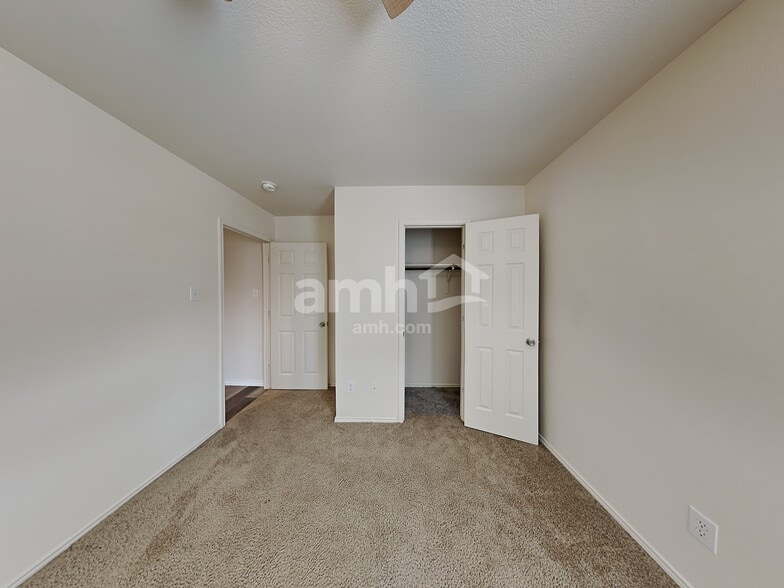 Building Photo - 2912 Mockingbird St