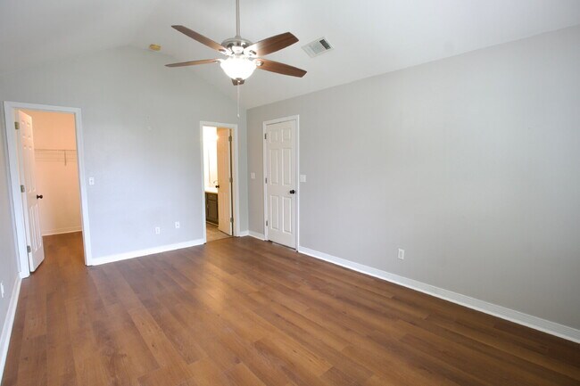 Building Photo - 1911 Summer Hills Ln