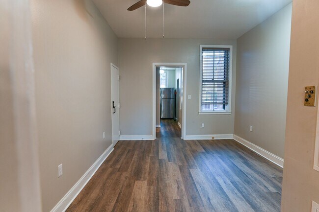 Building Photo - Large 3 Bedroom Single Family Home on Fors...
