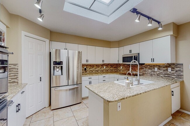 Building Photo - ACADEMY RIDGE 2 Bedroom Plus Office   2 Ba...