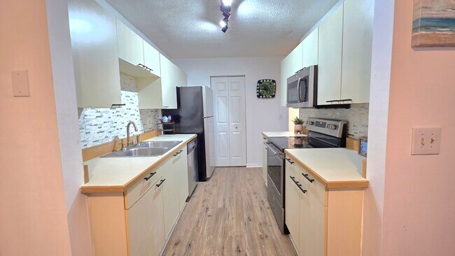 Kitchen - 101 Bent Tree Dr