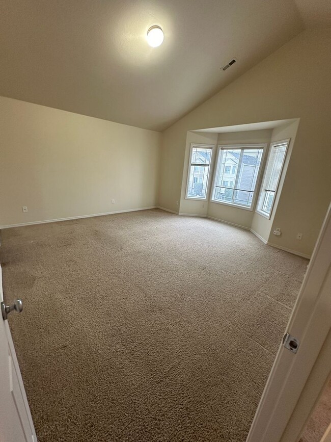 Building Photo - MOVE IN SPECIAL! Spacious 2 Bedroom, 2.5 b...