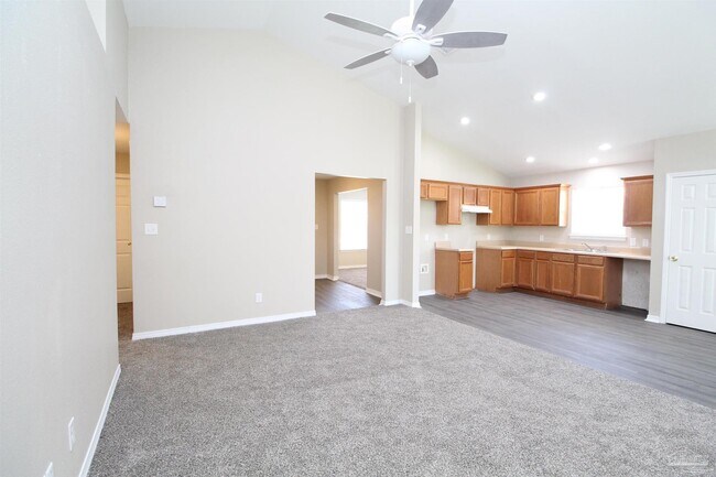 Building Photo - 608 Reservation Ave