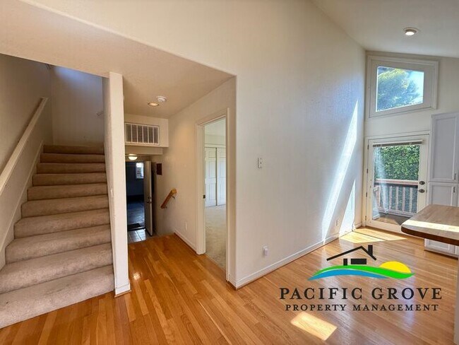 Building Photo - Updated 3 Bedroom in Pacific Grove!