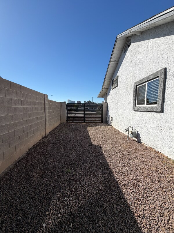 Building Photo - 337 N 13th St