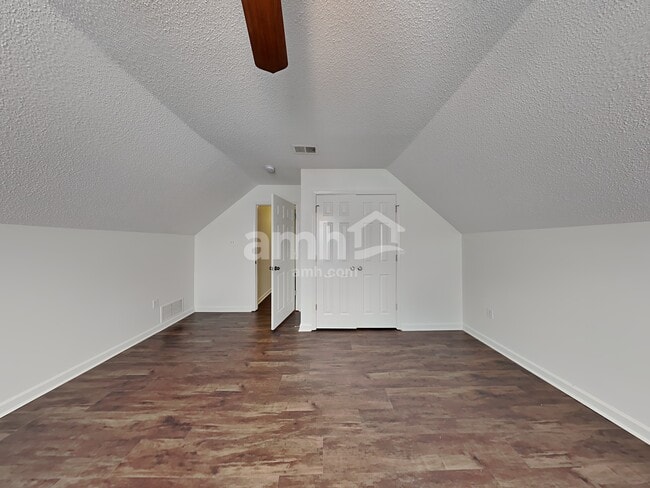 Building Photo - 2491 Hunters Pointe Dr