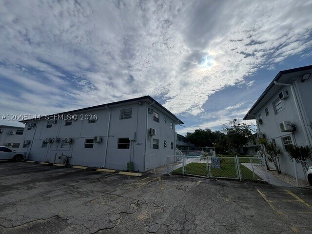 Building Photo - 4500 SW 67th Ave