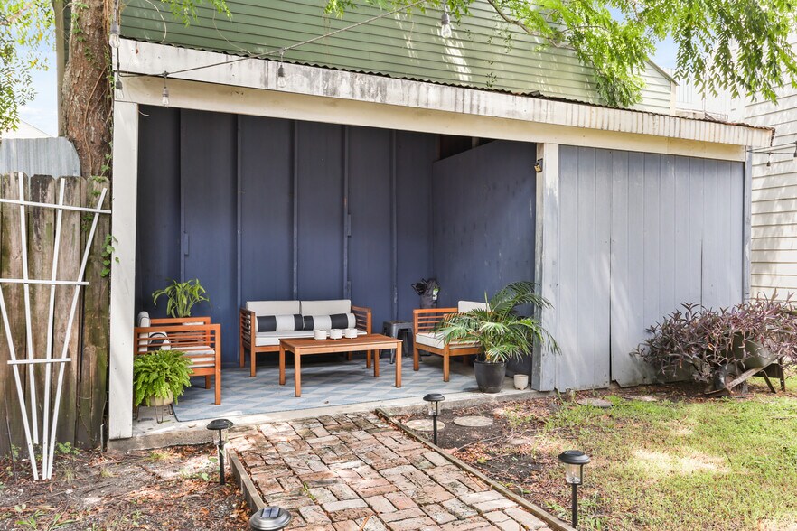 Building Photo - 317 S Salcedo St