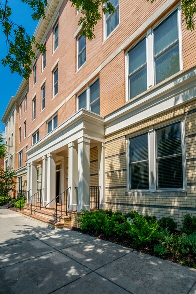 Front of Condo - 2209 Richmond Hwy