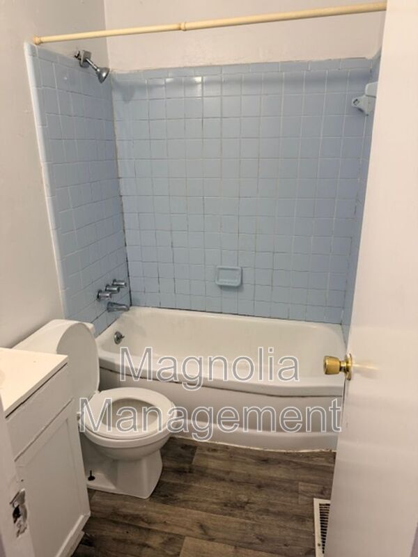 Building Photo - 820 Arrow St