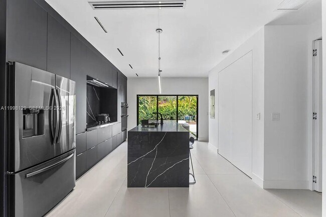 Building Photo - 445 NE 76th St