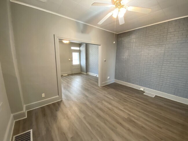 Building Photo - 3 Bedroom Duplex
