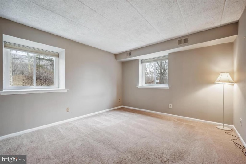 Building Photo - 70 Le Forge Ct