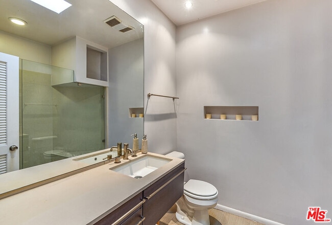 Building Photo - 11920 Dorothy St