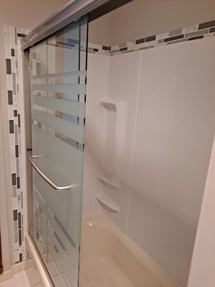 2nd floor Bath glass - 837 W Liberty St
