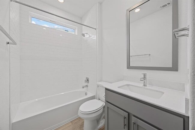 Building Photo - 400 Deerpath St