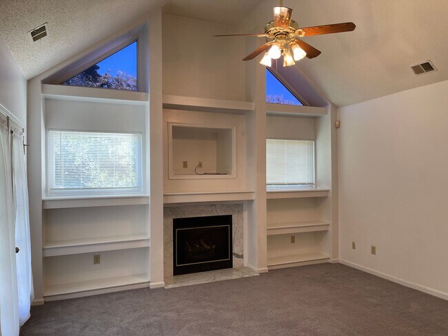 Building Photo - Beautiful 4-Bedroom Ranch in Courthouse Es...