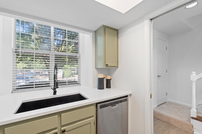 Building Photo - 9231 Kings Canyon Dr