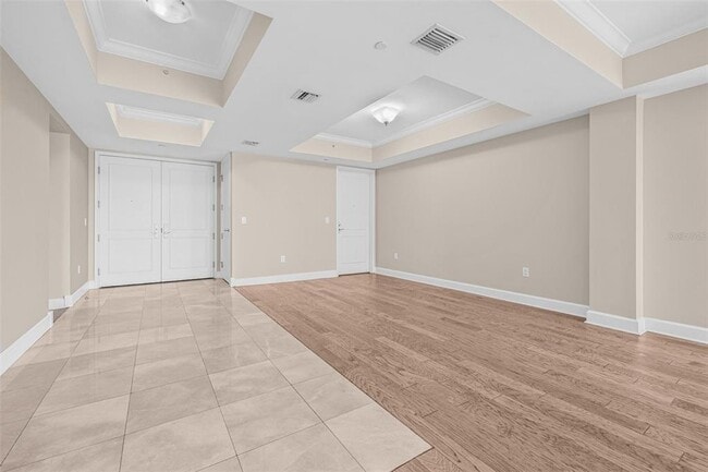 Building Photo - 300 Beach Dr NE