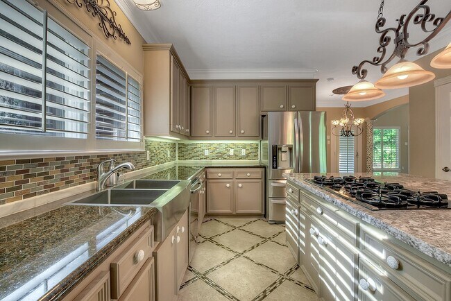 Building Photo - 10819 Lake Windcrest Blvd