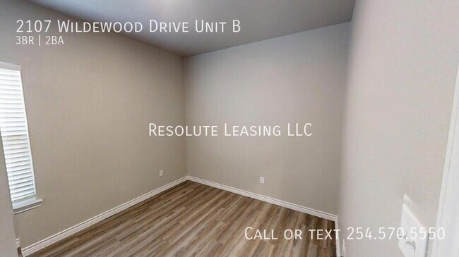 Building Photo - 2107 Wildewood Dr