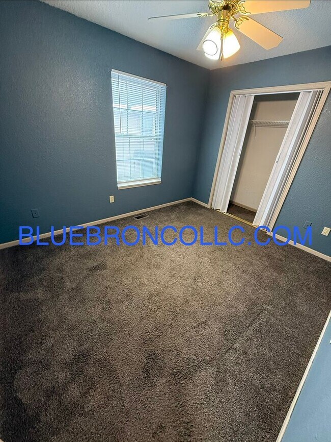 Building Photo - Beautiful unit in a quiet cul-de-sac