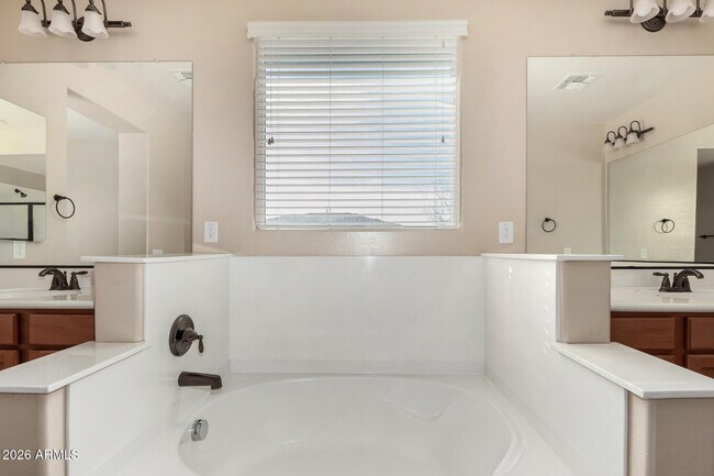 Building Photo - 3751 E Palo Verde St